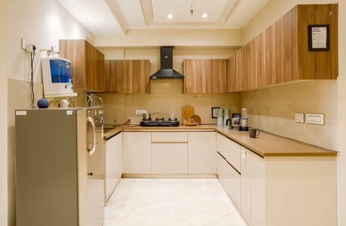 Zirakpur Apartment | Amur Stay: Cozy 3 Bedroom flat