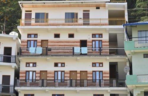 Barkot Bed & Breakfast | An Himalayan View by StayApart