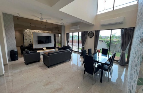Karjat Villa | Angan in the Hill - luxurious villa with jacuzzi & scenic mountain view 🏔️