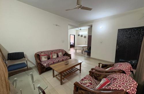 Mohali Apartment | Anna's Homestay 100m from CP67