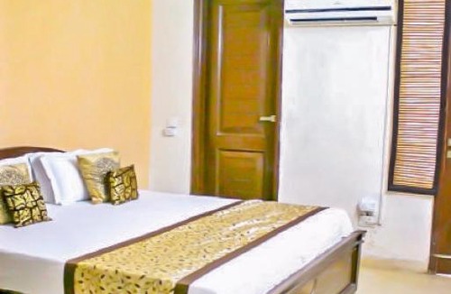 Saket Apartment | Apartment with Wi-Fi in Saket, New Delhi, by GuestHouser 14949