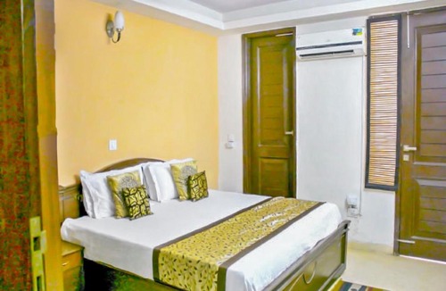 Saket Apartment | Apartment with Wi-Fi in Saket, New Delhi, by GuestHouser 14949