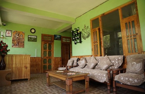 Kullu Hotel | Applewood Heaven