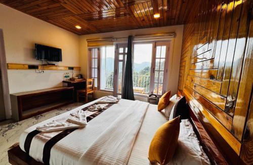 Pithoragarh Hotel | Aranya wood resort