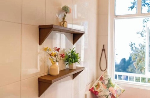The Mall Road Apartment | Arvelia Teak by Da Alohas