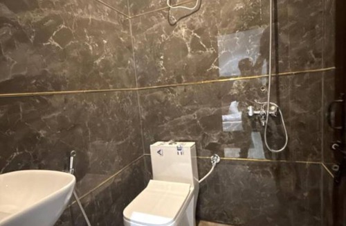 Chandauli Bed & Breakfast | Asahi Palace- Room 1 - bed & breakfast with AC in Varanasi