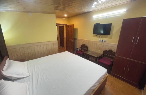 Shimla Bed & Breakfast | “Atithi Devo Bhav:”A room in BnB near Mall Road