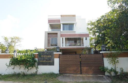 Nungambakkam Apartment | Aurora Mansion by Red Olive 3BHK Nr ECR Beach