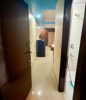 Bullawala Apartment | Awsome Scenic View of Mussoorie from Balcony,