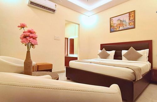 Lucknow Hotel | AYANSH KLYDE INN