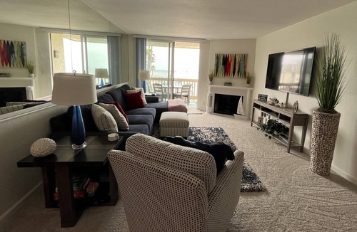 Townsite Condo | Beachfront Condo Within a tropical paradise