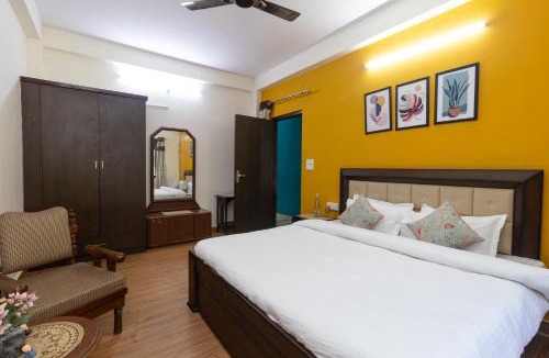 Bullawala Apartment | Berry 3BHK by Wabi Sabi Stays
