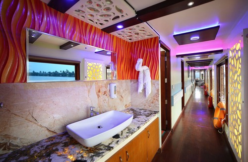 Alappuzha Boat Rental | Best Kerala Houseboat