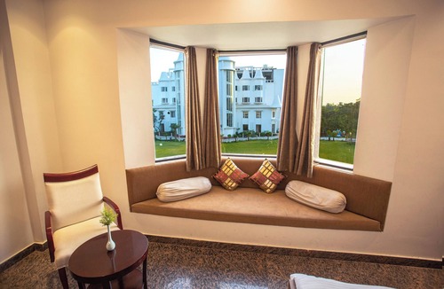 Kanda Range Hotel | Blue Sapphire