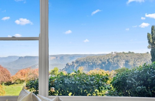 Leura House | Blue Vista in Leura Escarpment views