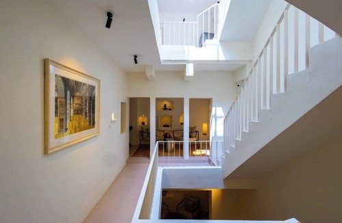 Udaipur City Centre House | BlueRoot Heritage Home Spacious Room Old city