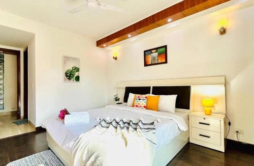 Greater Kailash Apartment | BluO 3BHK M Block Market -Lift, Balcony, Parking