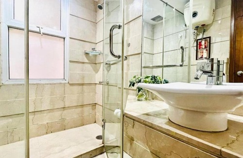 Greater Kailash Apartment | BluO 3BHK M Block Market -Lift, Balcony, Parking
