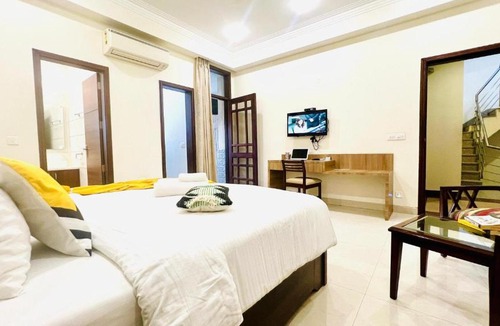 Gurugram Apartment | BluO Studio4 Golf Course Road - Gym, Balcony, Lift