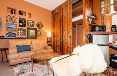 North Queen Anne Condo | Boho Studio on 8th Ave West | Queen Anne, Seattle Near Stadium
