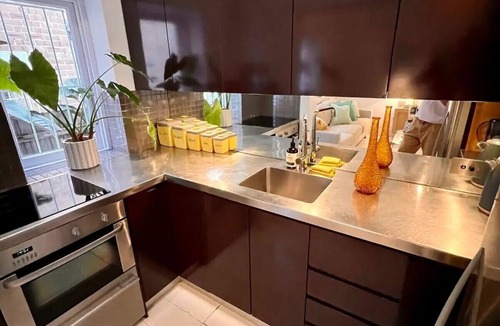 Bondi Beach Apartment | Bondi Beach w backyard and garden