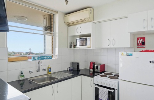 Bondi Apartment | Bondi Fairview Coastal Panorama with Balcony