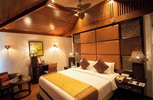 Manjakuppam Hotel | Bonjour Bonheur Ocean Spray