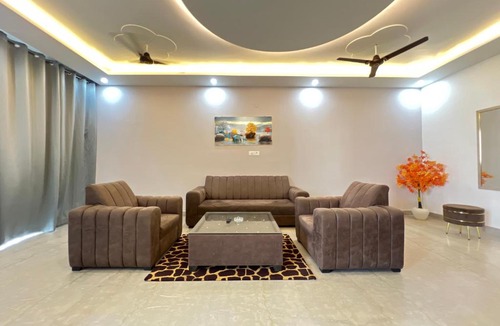 Greater Noida Apartment | Book N Go HomeStay - Greater Noida