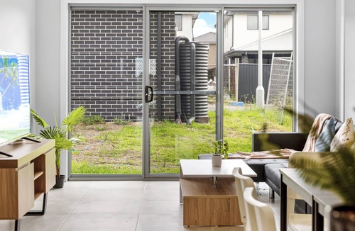 Austral House | Brand New 3Br One-Level House with WiFi & Parking