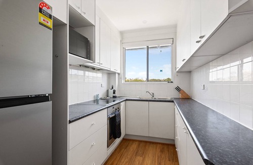 Coogee Apartment | Bright 2-Bedroom Apartment Near Coogee Beach