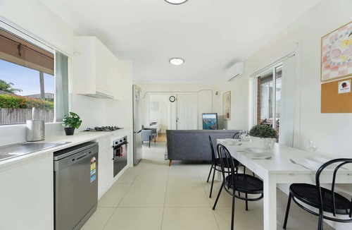 North Ryde House | Bright 2BR North Ryde Near Metro & Macquarie