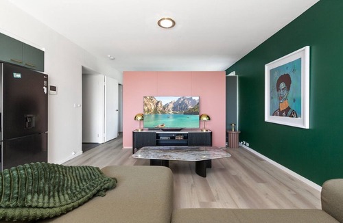 Surry Hills Apartment | Bright Stay in Sydney with Harbour Bridge Views