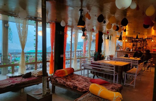 Old Manali Hostel | Bros Hostel & Yaara Cafe