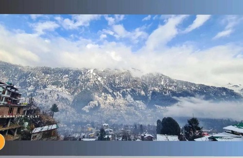 Old Manali Hostel | Bros Hostel & Yaara Cafe