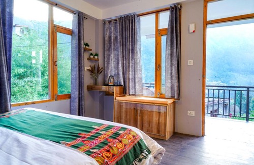 Old Manali Hostel | Bros Hostel & Yaara Cafe