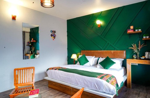 Old Manali Hostel | Bros Hostel & Yaara Cafe