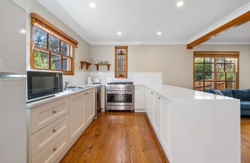 Katoomba House | Bunyip Cottage Escape to Bunyip Cottage - Your Cozy Blue Mountains Getaway