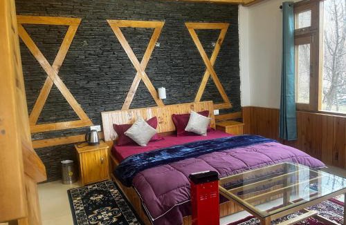 Bihar Apartment | Cabin in the woods