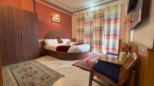 Naggar Hotel | Cafe Saffron Sips & Stays - Alpine Suites Naggar Near Manali