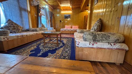 Naggar Hotel | Cafe Saffron Sips & Stays - Alpine Suites Naggar Near Manali