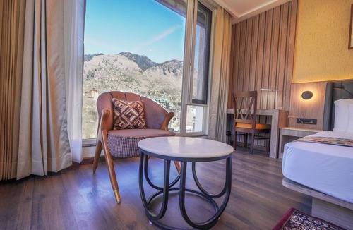 Burwa Hotel | Carom Hotel Manali