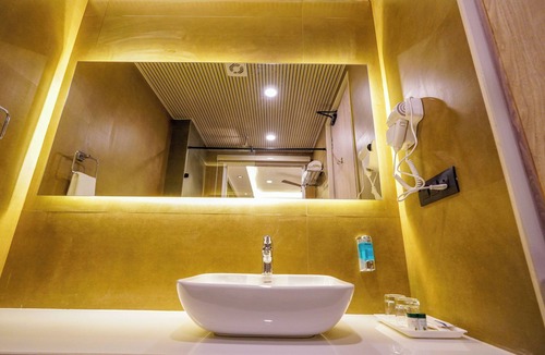 Burwa Hotel | Carom Hotel Manali