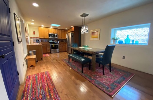Taos House | Casa de Flores Navajo Casita: Lovingly restored old adobe on Ledoux St
