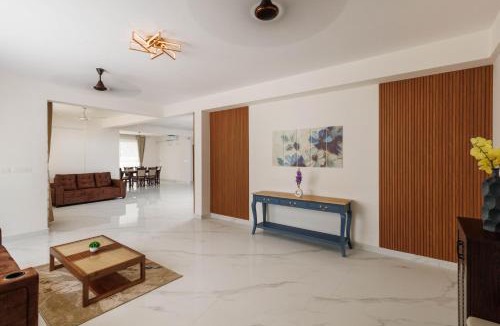 Yelahanka Apartment | Casa Miro by RedOlive 4BHK Hebbal 35min Airport