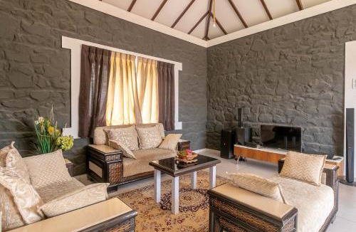 Wadgaon Villa | Casa Paun by StayVista - A lake-view villa with Infinity pool, Modern interiors & an amphitheatre