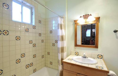 Northeast Santa Fe House | Casita Bee, private Retreat in Santa Fe
