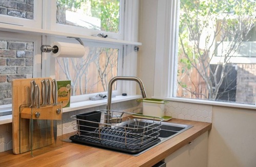 Darling Harbour Villa | CBD Retreat| Walk to Fish Market & Darling Harbour
