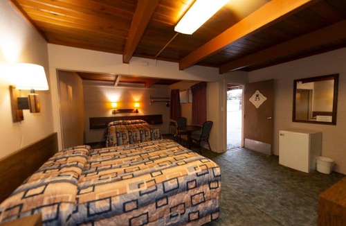McCook Hotel | Cedar Inn