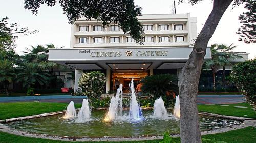 Salem Hotel | Cenneys Gateway - Pride of Salem