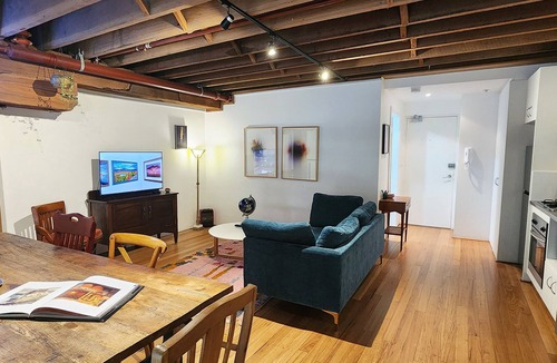 Camperdown Apartment | Central New York-Style Loft with parking - Inner City Apartment - Chippendale